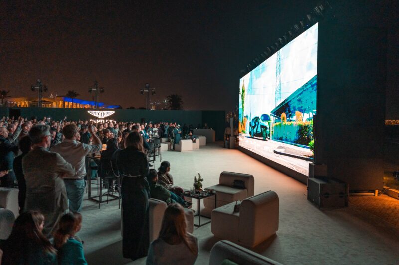 ベントレー・スーパースポーツ　ドバイ開催のエクスクルーシブイベントに登場