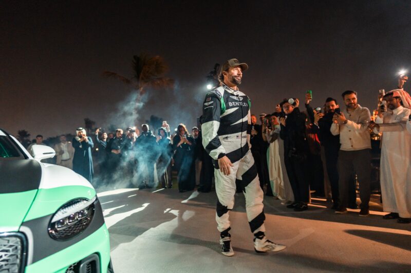 ベントレー・スーパースポーツ　ドバイ開催のエクスクルーシブイベントに登場