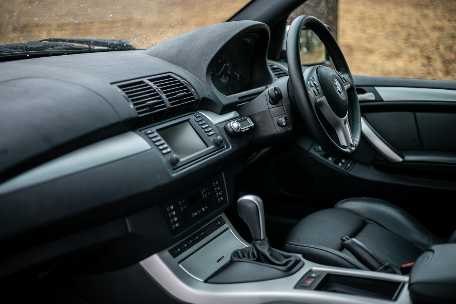 BMW X5 4.4i(2002)着崩しのラグジュアリー