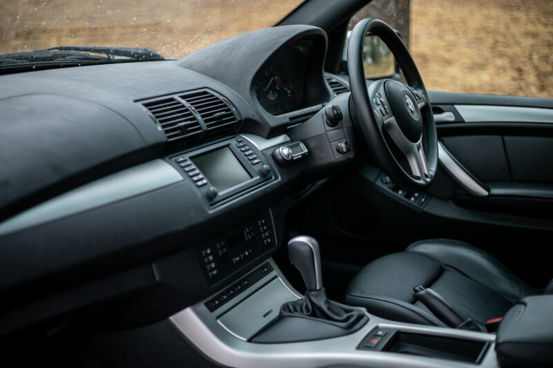 BMW X5 4.4i(2002)着崩しのラグジュアリー