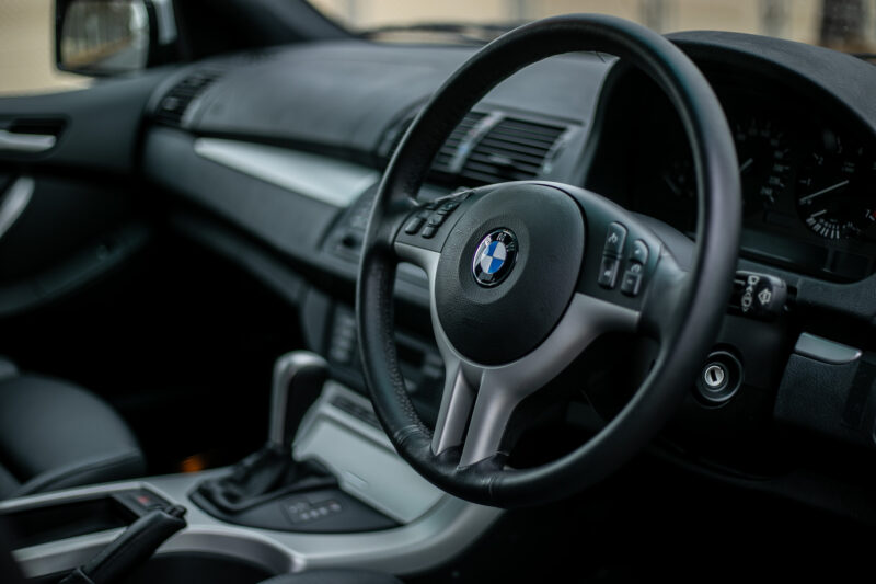 BMW X5 4.4i（2002）着崩しのラグジュアリー