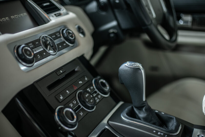 レンジローバースポーツ5.0 V8 スーパーチャージド(2010)SUVにプラスワンを
