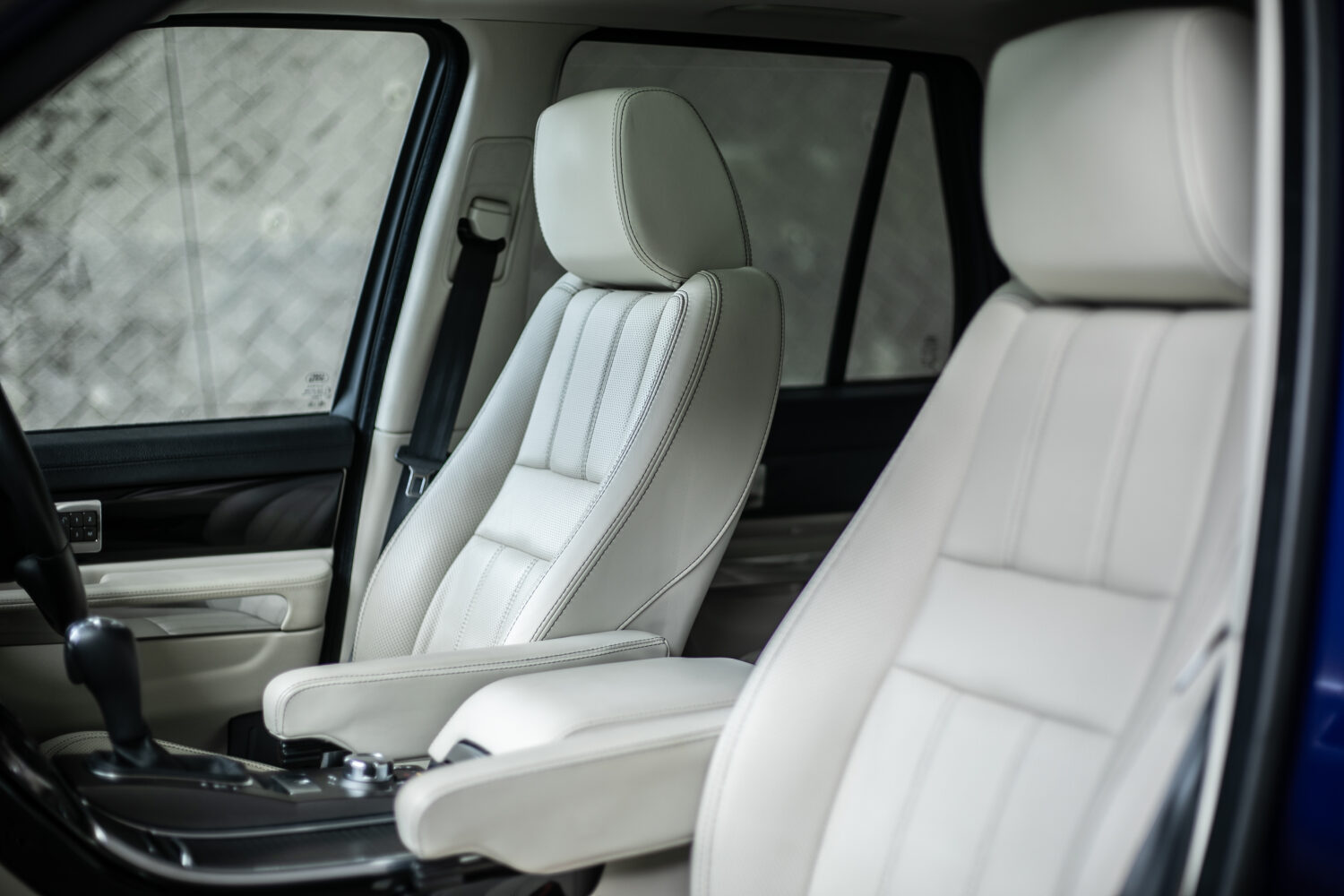 レンジローバースポーツ5.0 V8 スーパーチャージド(2010)SUVにプラスワンを