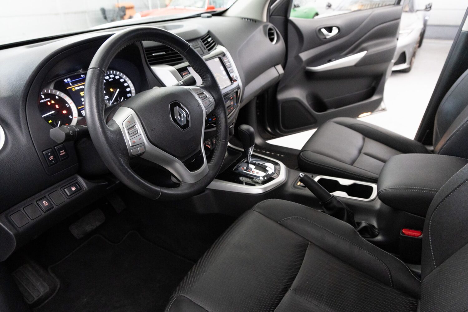 ルノー・アラスカン(2022)多国籍ピックアップ