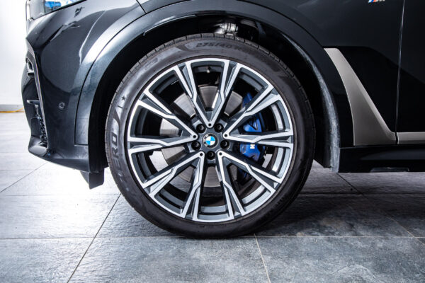 X7 M50i 4WD