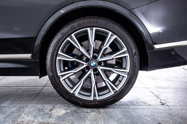 X7 M50i 4WD