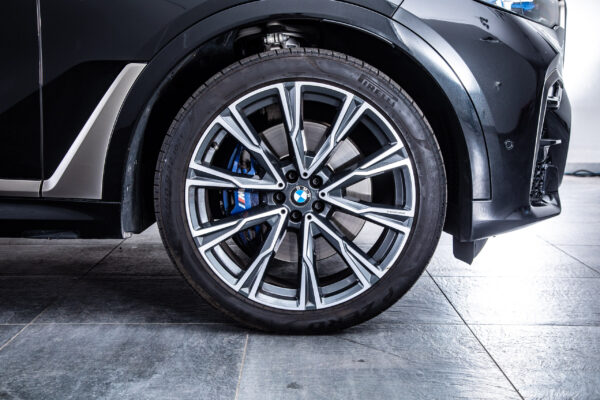 X7 M50i 4WD