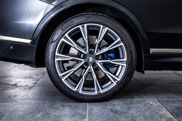 X7 M50i 4WD