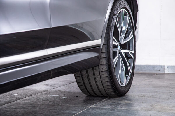 X7 M50i 4WD