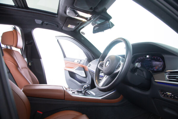 X7 M50i 4WD
