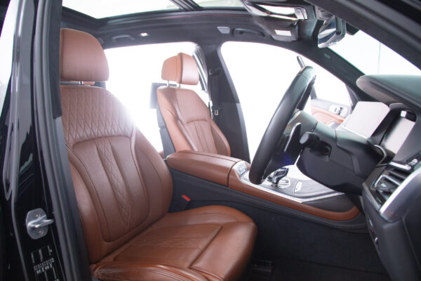 X7 M50i 4WD