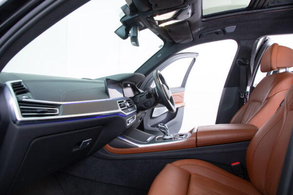X7 M50i 4WD