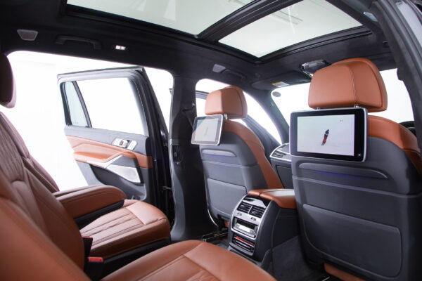 X7 M50i 4WD