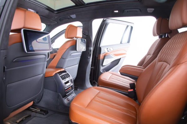 X7 M50i 4WD