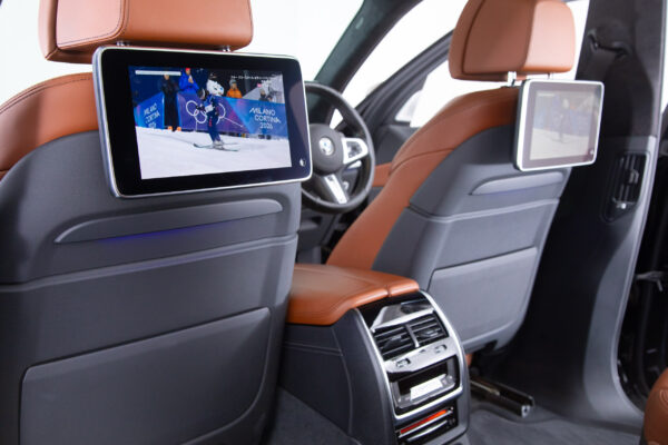 X7 M50i 4WD