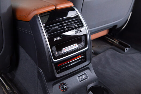 X7 M50i 4WD