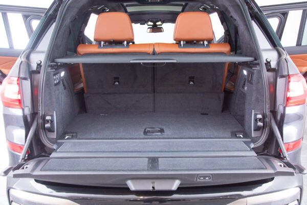 X7 M50i 4WD