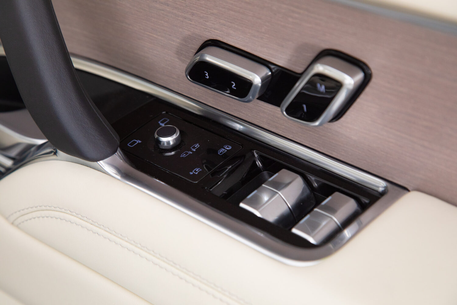 レンジローバー オートバイオグラフィー D300 スタンダードホイールベース 4WD