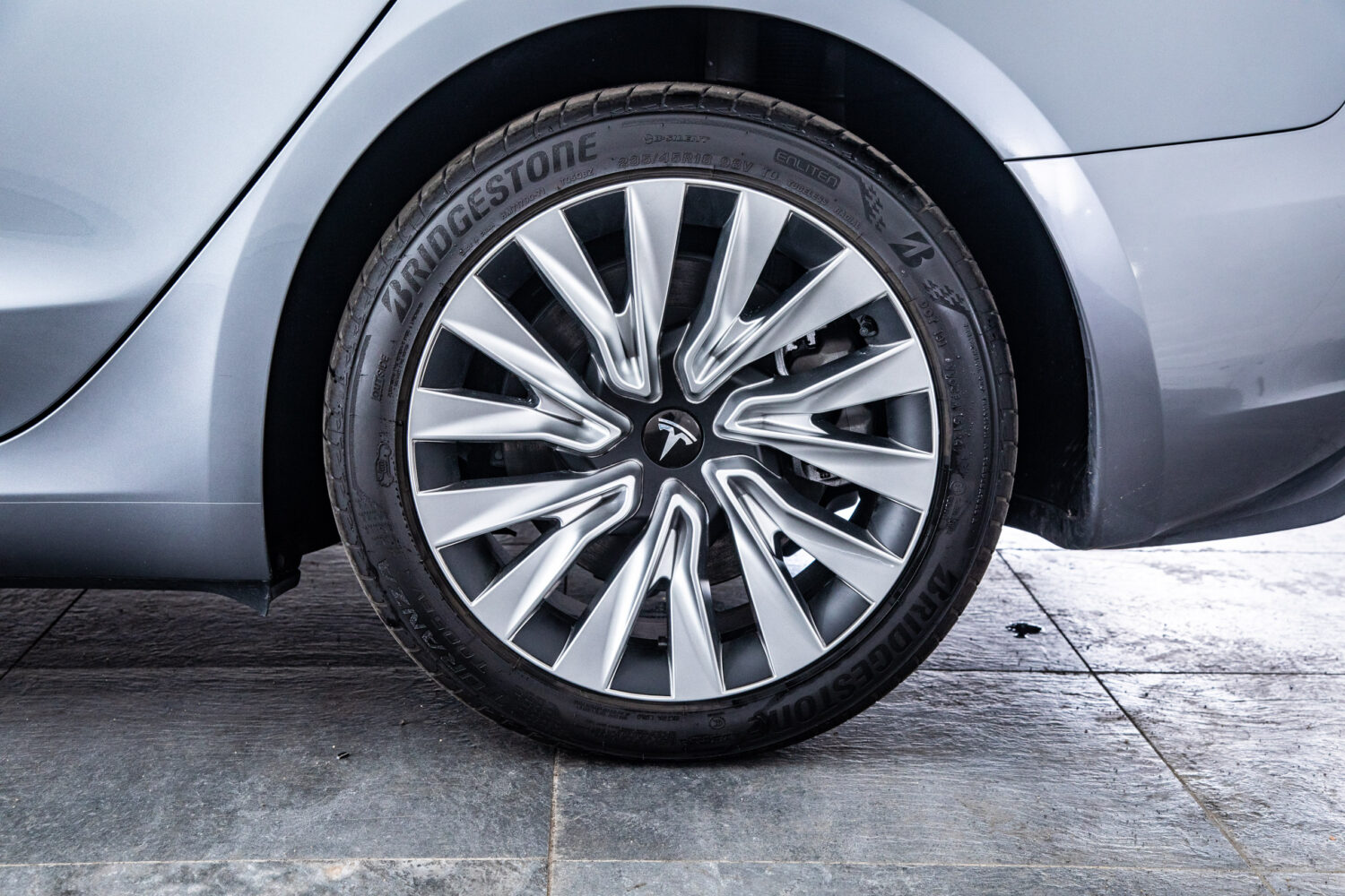 テスラ モデル3 RWD