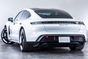 タイカン 4SパフォーマンスBattery+ 4シート4WD