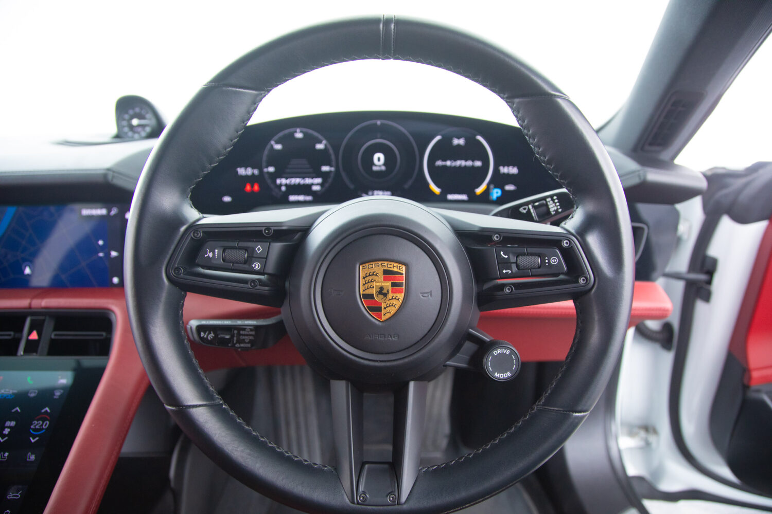 タイカン 4SパフォーマンスBattery+ 4シート4WD