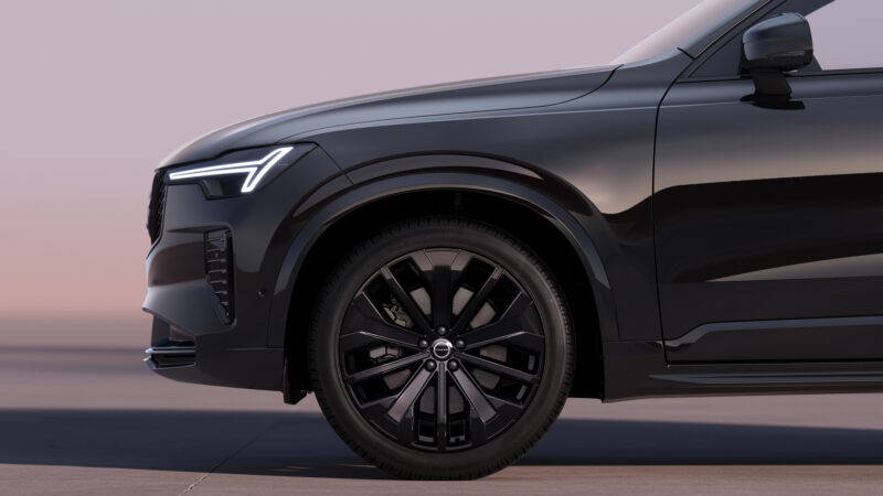 フラッグシップSUVに「ブラックエディション」登場　ボルボXC90