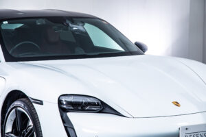 タイカン 4SパフォーマンスBattery+ 4シート4WD