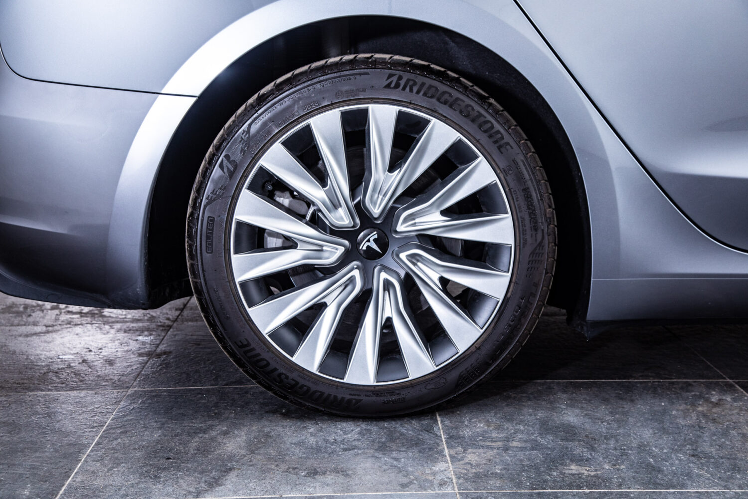 テスラ モデル3 RWD