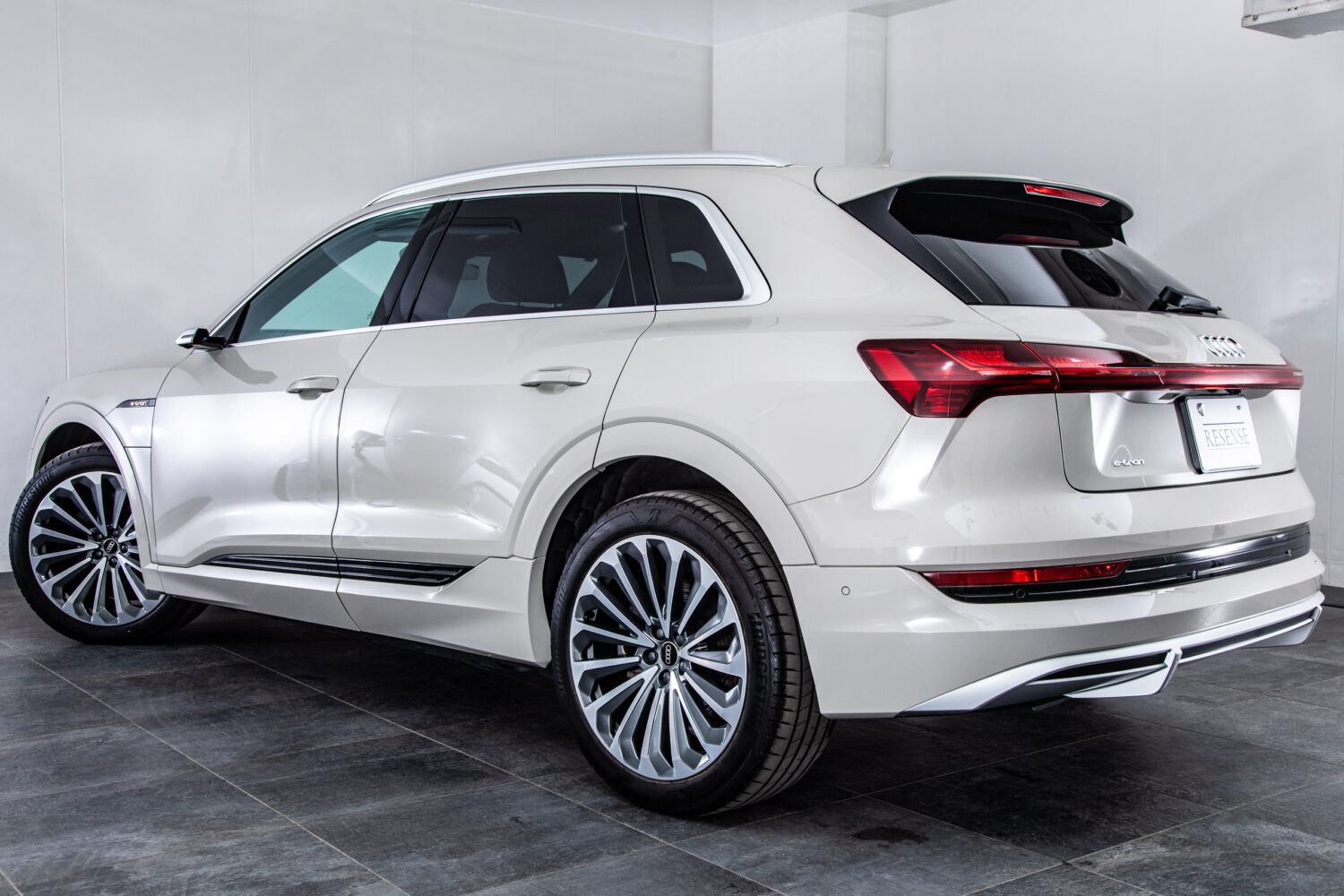 e-tron 55 クワトロ Sライン 4WD