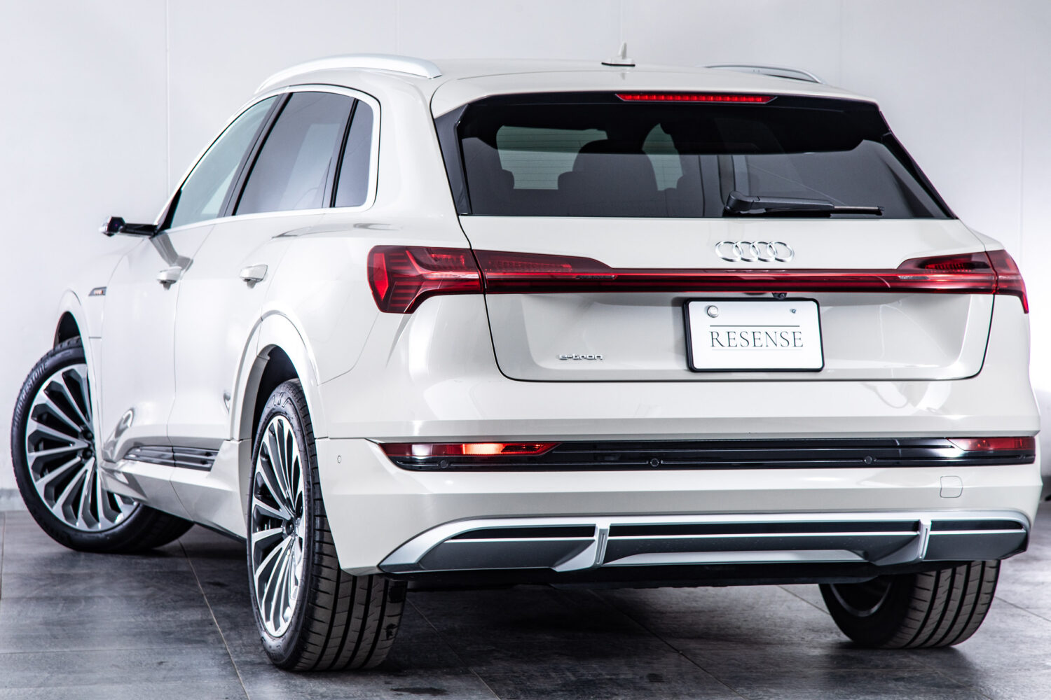 e-tron 55 クワトロ Sライン 4WD