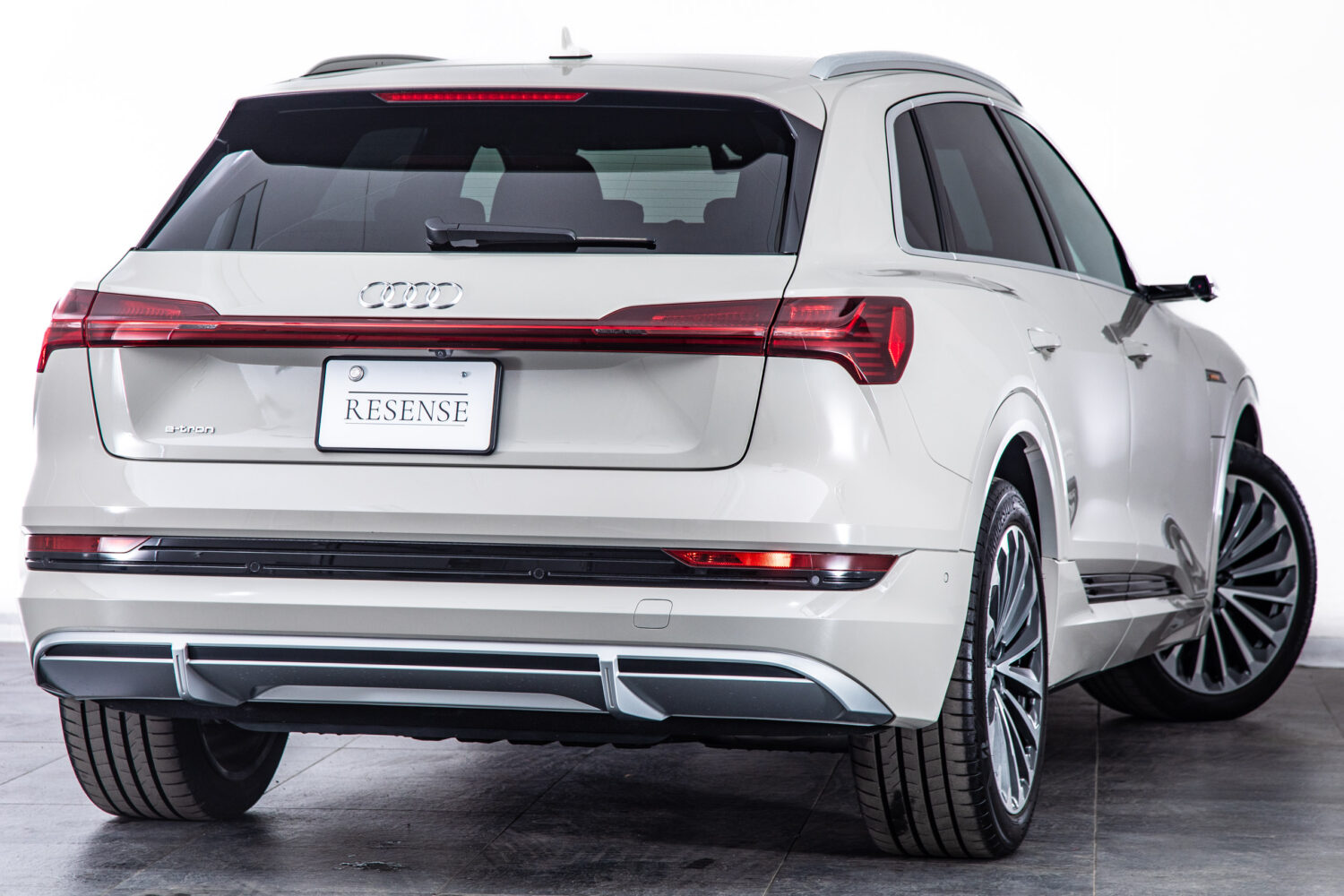 e-tron 55 クワトロ Sライン 4WD