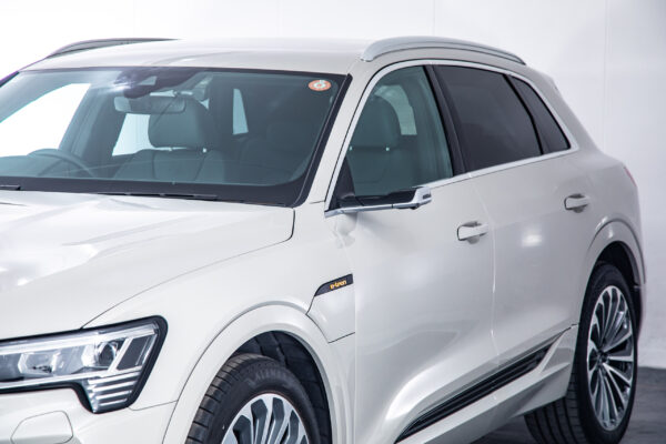 e-tron 55 クワトロ Sライン 4WD