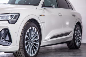 e-tron 55 クワトロ Sライン 4WD