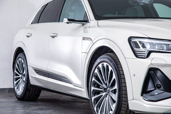e-tron 55 クワトロ Sライン 4WD