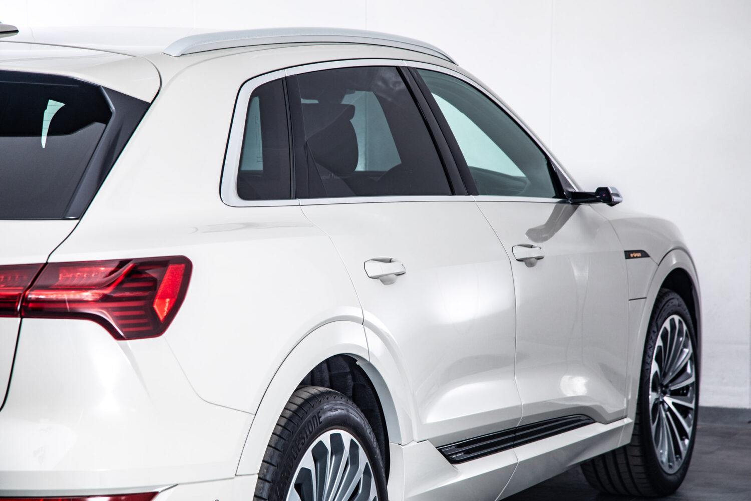 e-tron 55 クワトロ Sライン 4WD