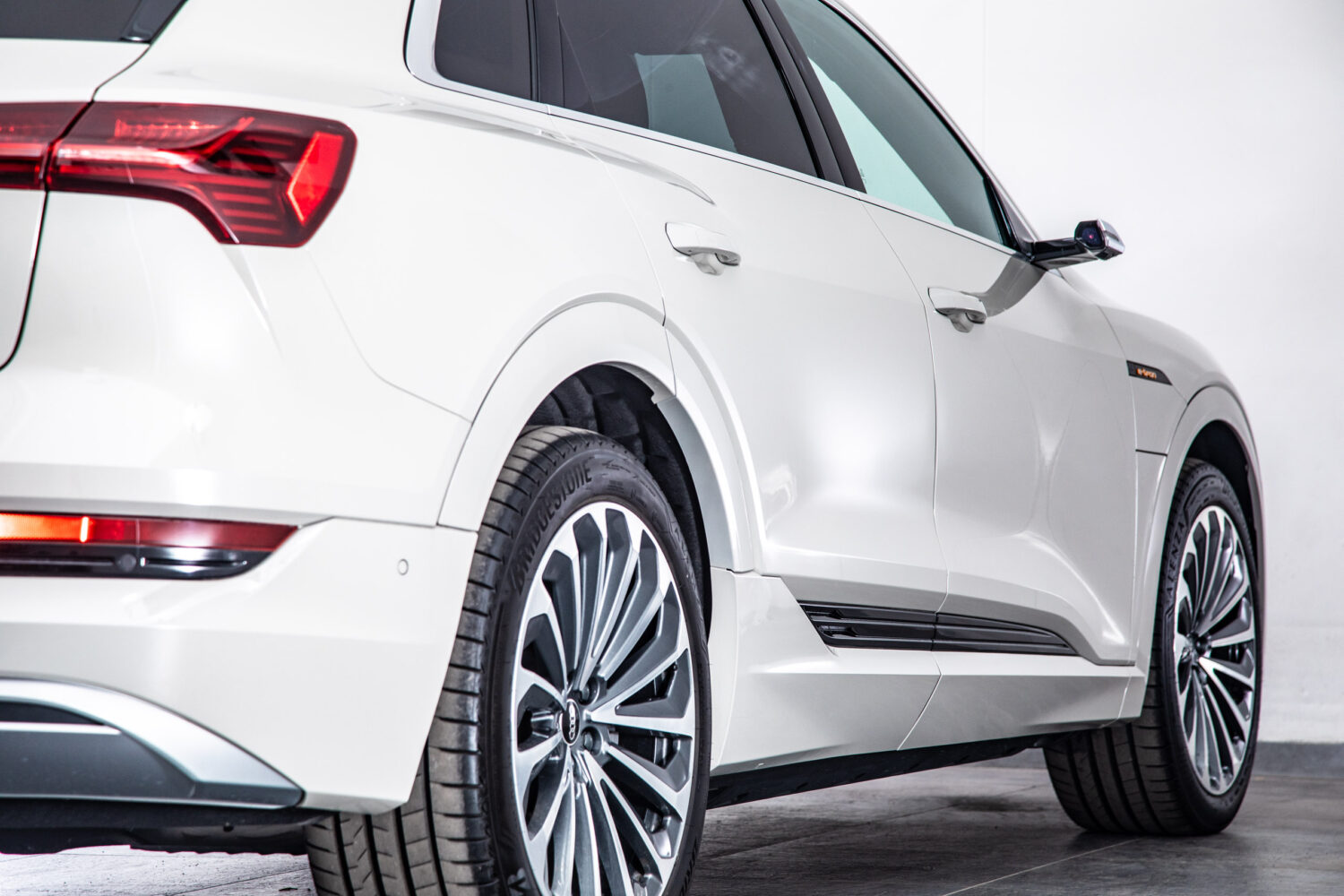 e-tron 55 クワトロ Sライン 4WD