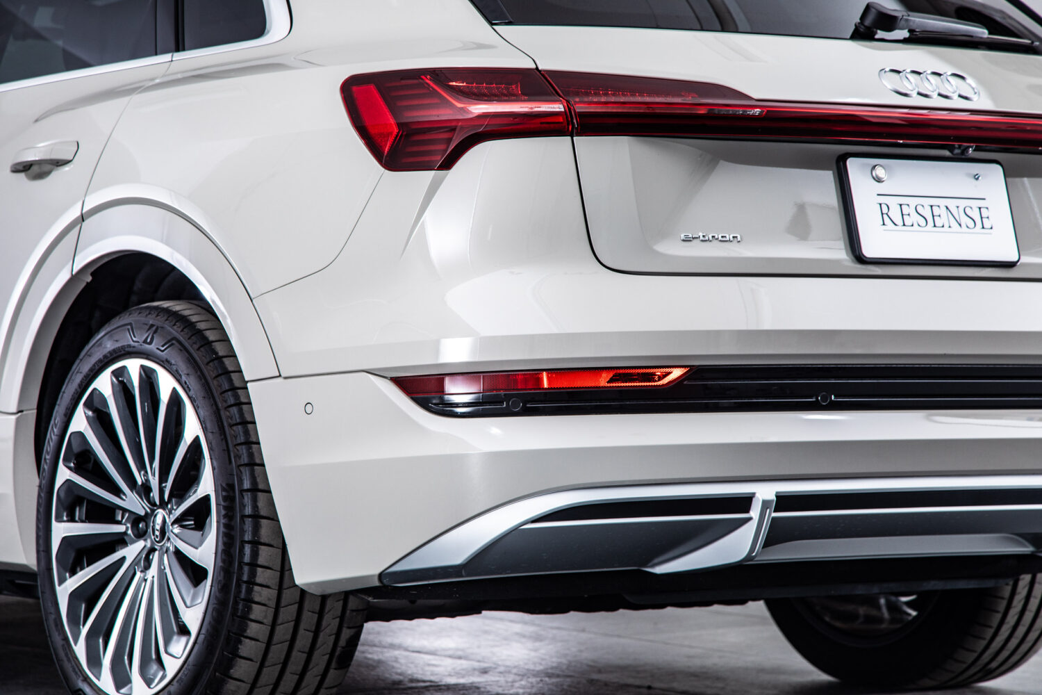 e-tron 55 クワトロ Sライン 4WD