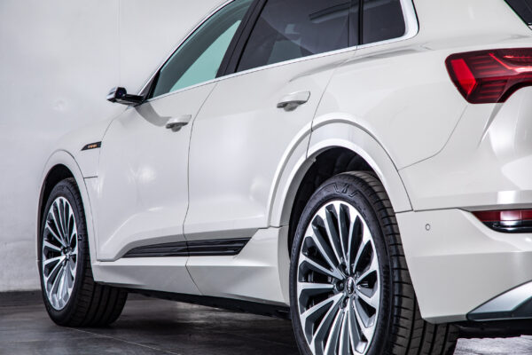 e-tron 55 クワトロ Sライン 4WD