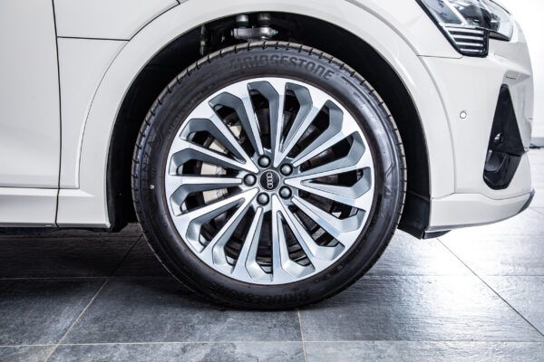e-tron 55 クワトロ Sライン 4WD