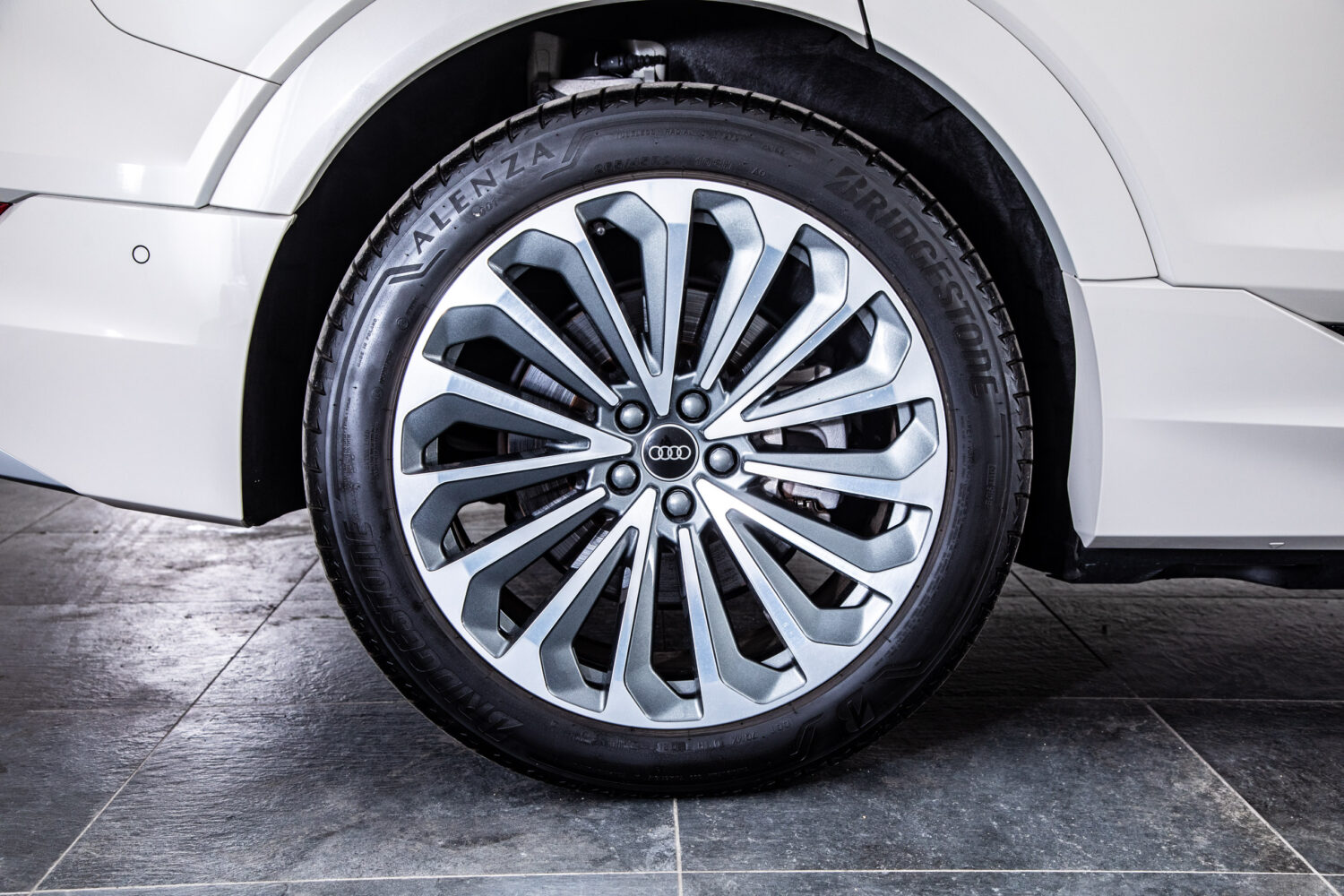 e-tron 55 クワトロ Sライン 4WD