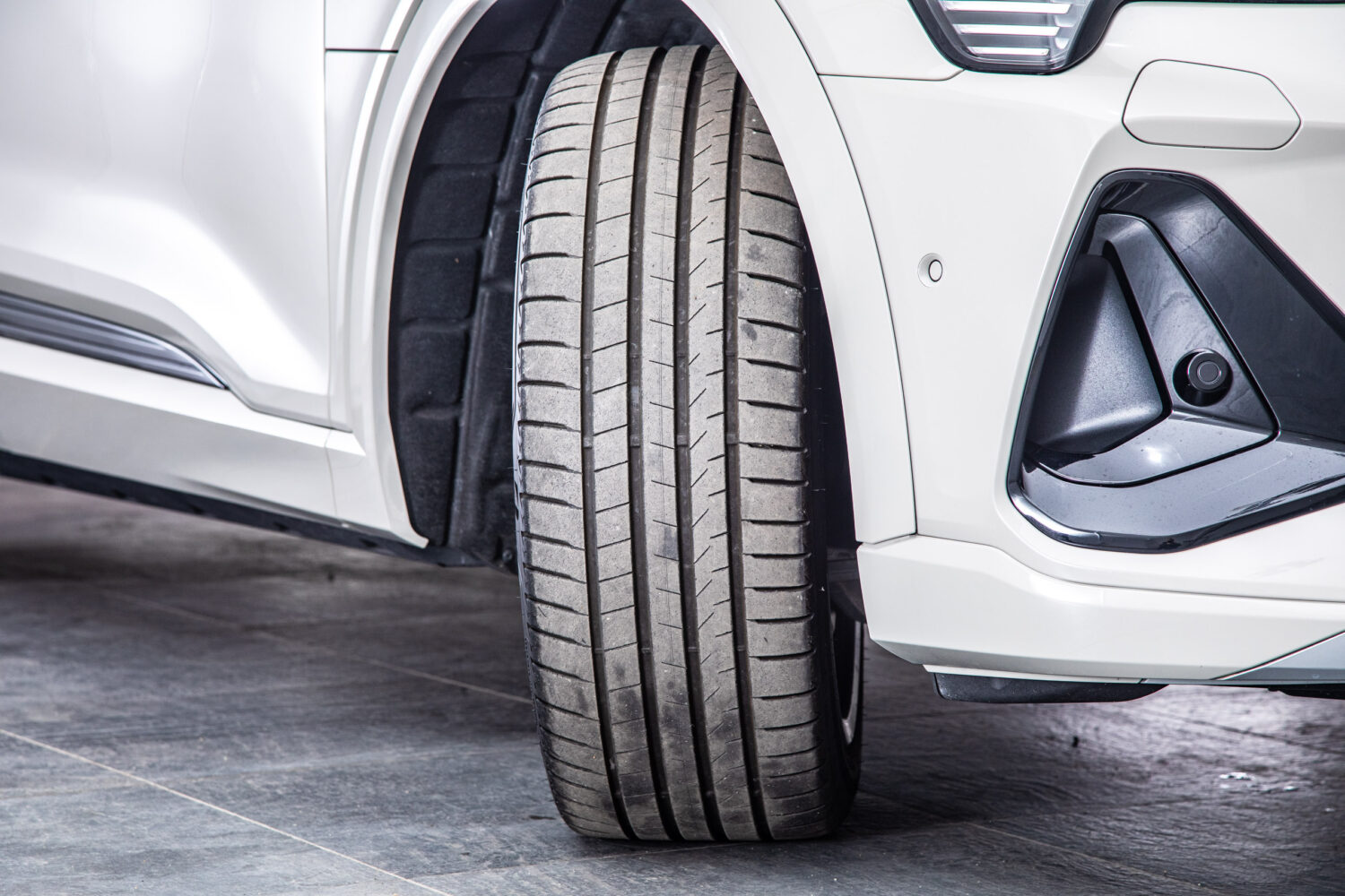 e-tron 55 クワトロ Sライン 4WD