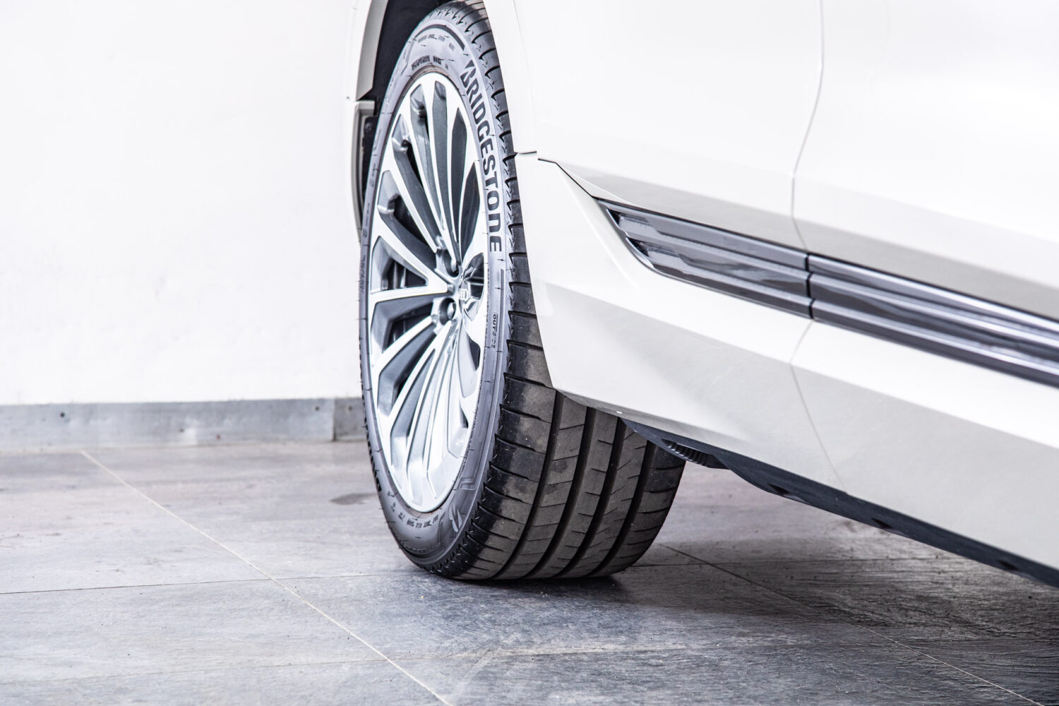 e-tron 55 クワトロ Sライン 4WD