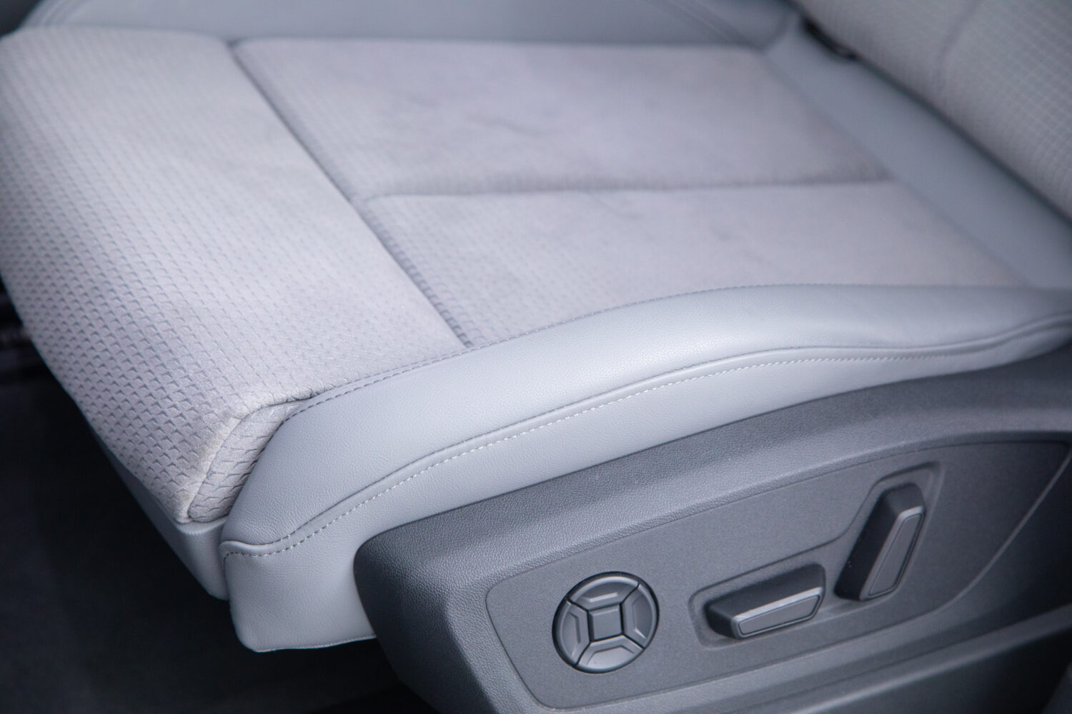 e-tron 55 クワトロ Sライン 4WD