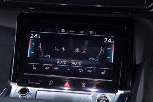 e-tron 55 クワトロ Sライン 4WD