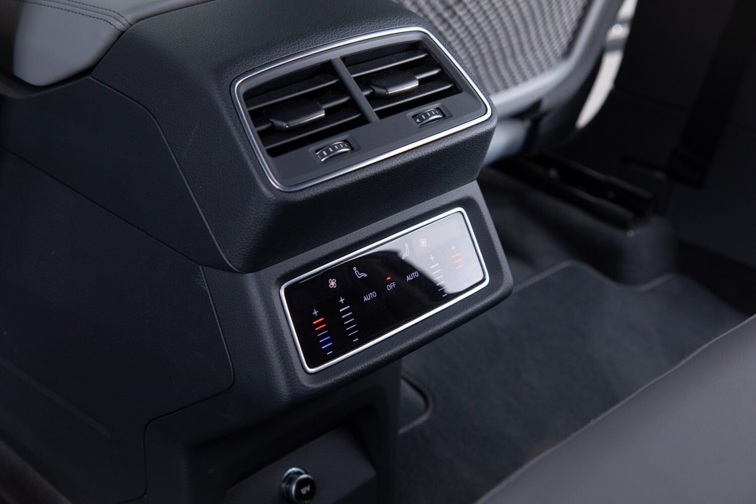 e-tron 55 クワトロ Sライン 4WD