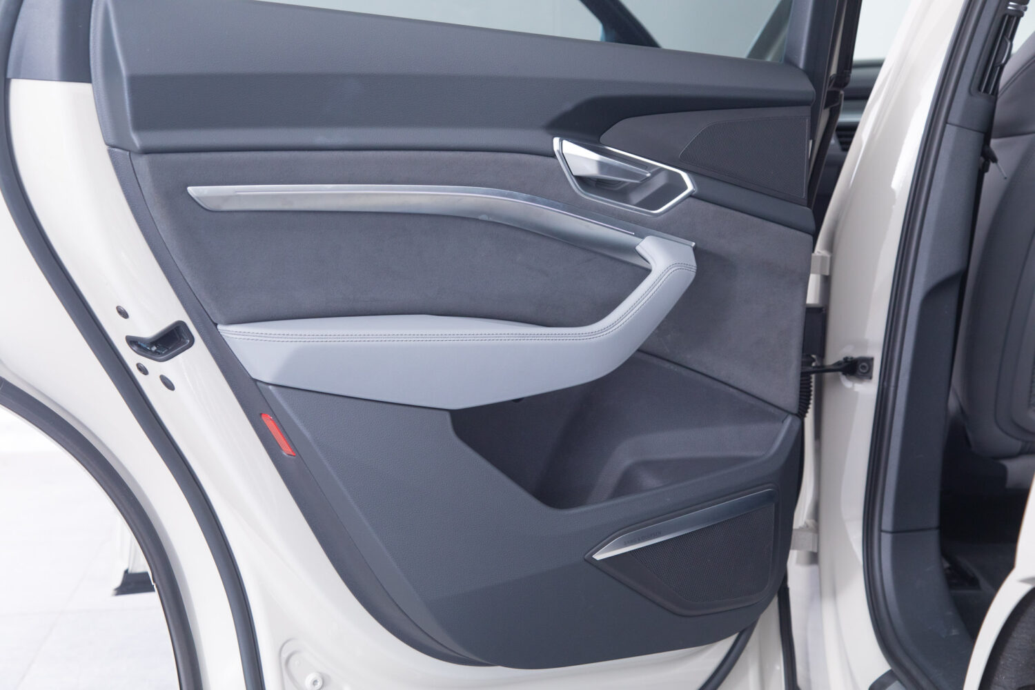 e-tron 55 クワトロ Sライン 4WD