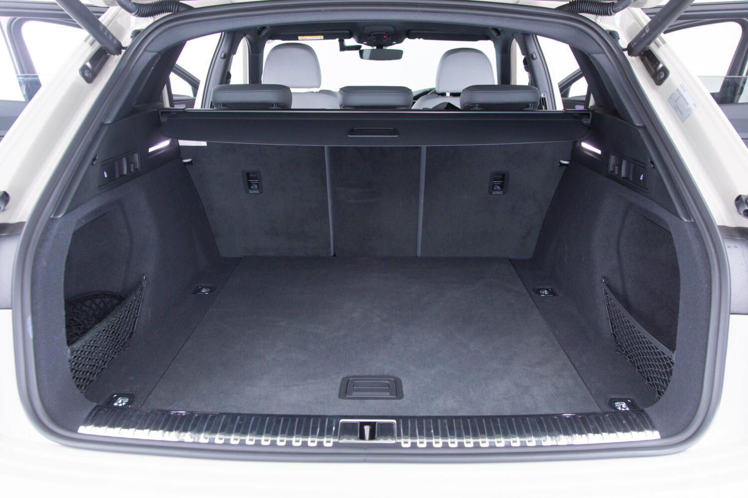 e-tron 55 クワトロ Sライン 4WD