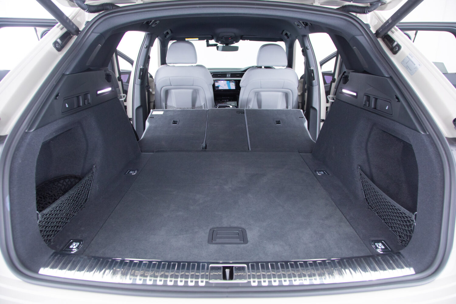 e-tron 55 クワトロ Sライン 4WD