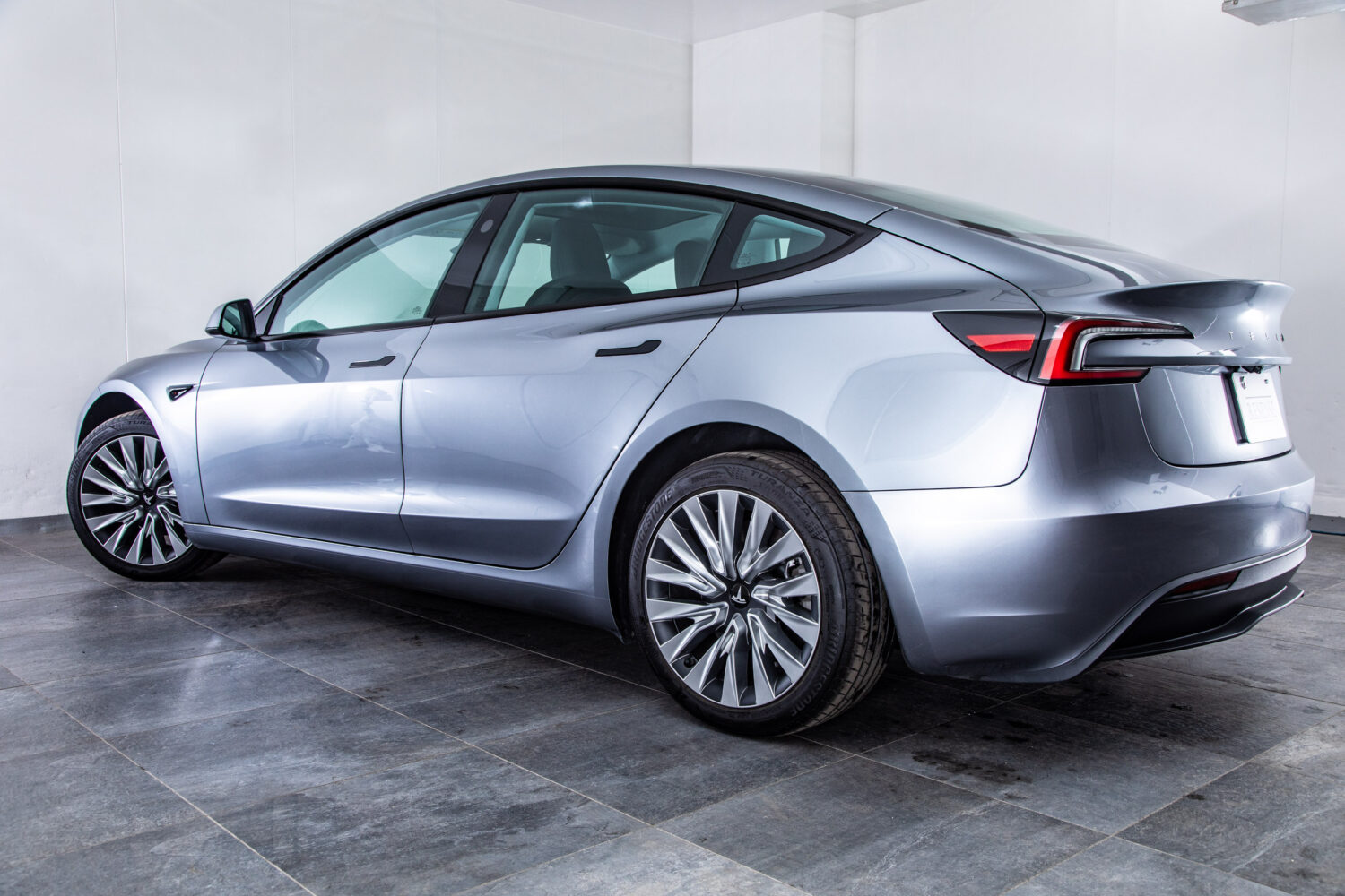 テスラ モデル3 RWD