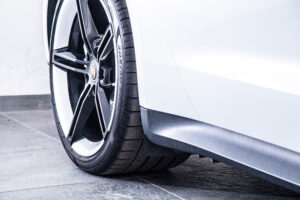 タイカン 4SパフォーマンスBattery+ 4シート4WD